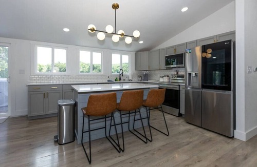 Lake Ozark House | The Sway Stay - Lakeside Fire Pit & Location!