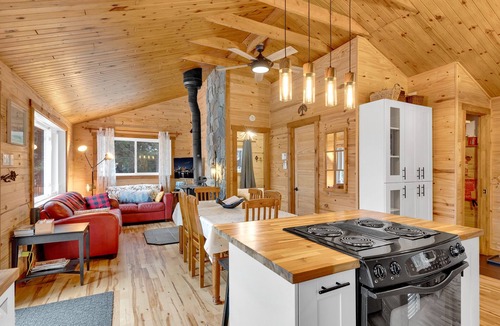 Amherst Ski Chalet | The Sweet Beach Cottage - Lake & Spa