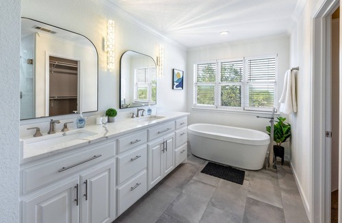 Austin House | The Sweet Retreat l VOLLEYBALL COURT l Heated Pool & Spa l Sleep 20