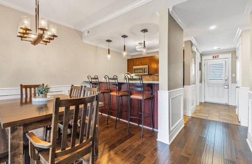 The Blue Mountains Condo | The Sweet Spot: Hot Tub, Walk + Shuttle to Village