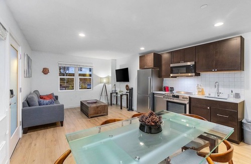 Minor Apartment | The Sweetest Hideaway - 81 Walkscore!