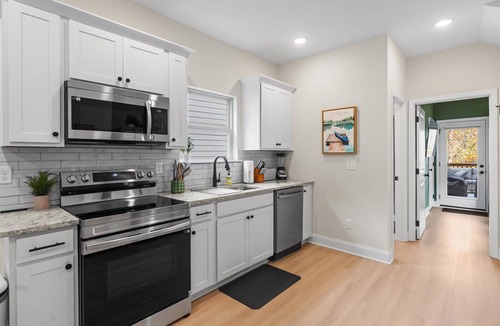 Lookout Valley Neighborhood Association House | The Switchback: Luxe Home w/Hot Tub & Fire Pit
