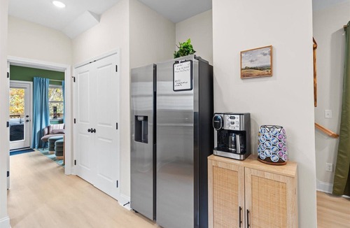 Lookout Valley Neighborhood Association House | The Switchback: Luxe Home w/Hot Tub & Fire Pit