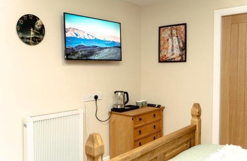 Little Hayfield Bed & Breakfast | The Sycamore Inn