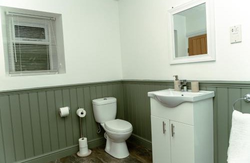 Little Hayfield Bed & Breakfast | The Sycamore Inn