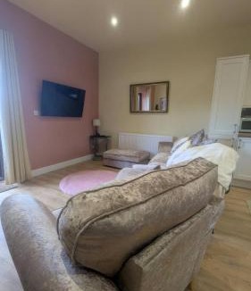 Kirk Sandall Resort | The Tack Room with Hot Tub