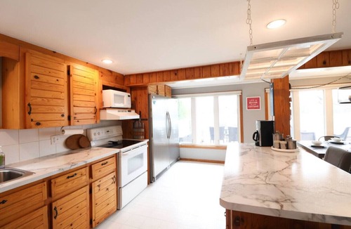 L'Amable Cottage | The Tait Lakehouse Escape