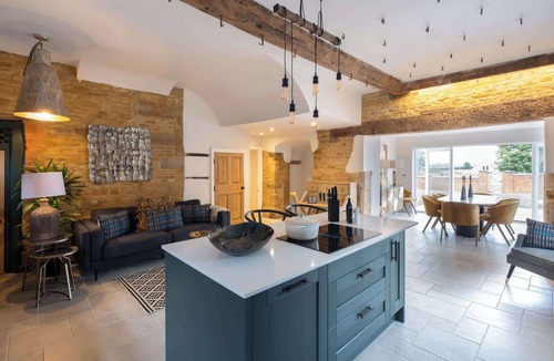 Kelmarsh House | The Talbot & Granary - Exclusive Elegant Homes