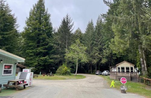 Klamath Ski Chalet | The Tall Trees Cabin