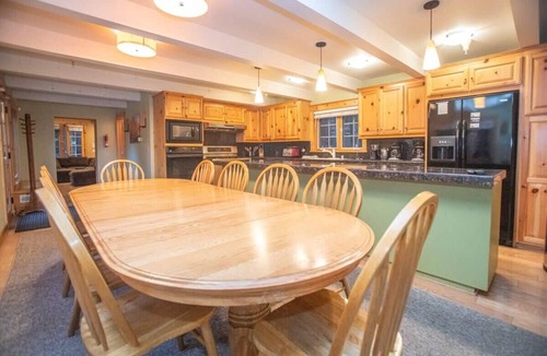 Carnelian Bay Cabin | The Tallac Lodge - Hot Tub/Walk 2 Beach!