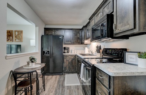 Lamar Apartment | The Tanner Place- Renovated and Cozy 1 Bed Apt