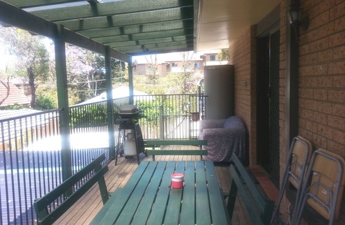 Bexley House | The Tardis2 - Huge Leafy Balcony BBQ