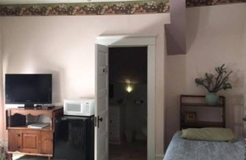 Towanda Bed & Breakfast | The Taylor at Victorian Charm Inn