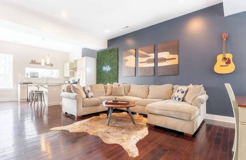 Chestnut Hill Condo | The Taylor