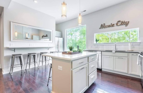 Chestnut Hill Condo | The Taylor