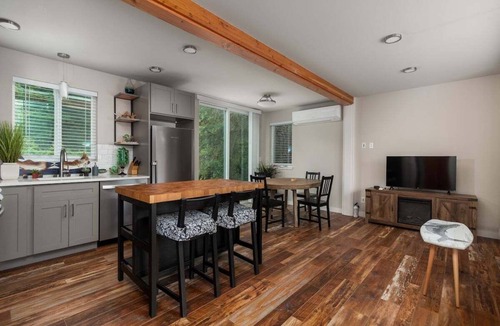 Tierra Del Mar House | The Tea House-Modern container home near beach!