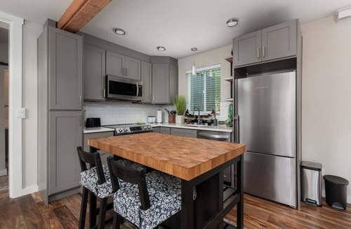 Tierra Del Mar House | The Tea House-Modern container home near beach!