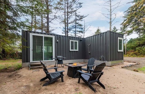 Tierra Del Mar House | The Tea House-Modern container home near beach!