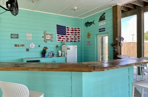 Rockport House | The Teal Turtle Retreat-Pool and Hot Tub!