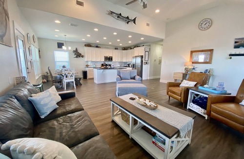 Rockport House | The Teal Turtle Retreat-Pool and Hot Tub!