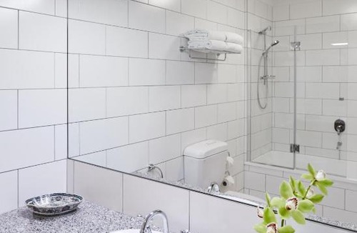 Cranbourne Hotel | The Terrace at The Settlement