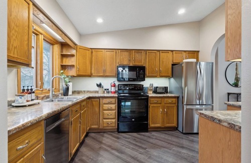 Iowa City House | The Terrace w Hot Tub: Spacious, Quality, Fun