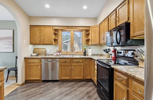 Iowa City House | The Terrace w Hot Tub: Spacious, Quality, Fun