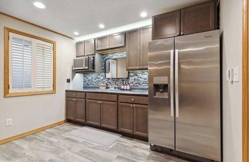 Iowa City House | The Terrace w Hot Tub: Spacious, Quality, Fun