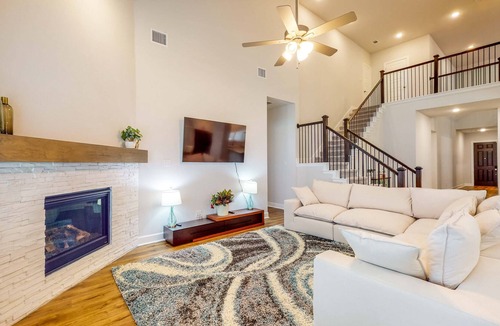 Argyle House | The Texas Chateau w/ Pool and Basketball Access