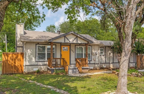 Roanoke House | The Texas Get-Away in Roanoke