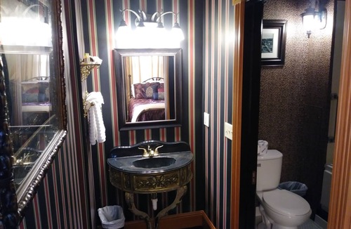 Annandale Hotel | The Thayer