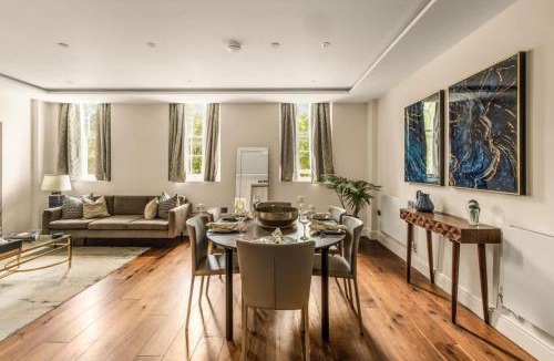 Queen's Gate Apartment | The Theodore A Stylish Stay