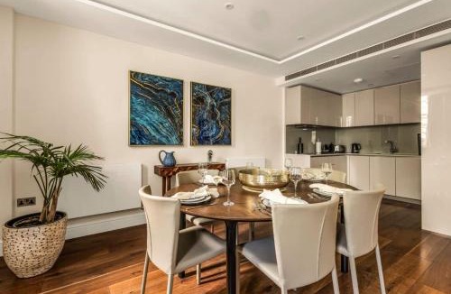 Queen's Gate Apartment | The Theodore A Stylish Stay