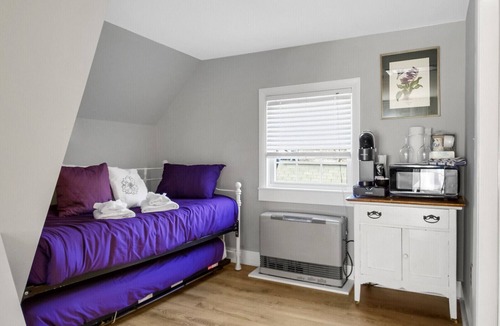 Boothbay Harbor Hotel | The Thistle Inn