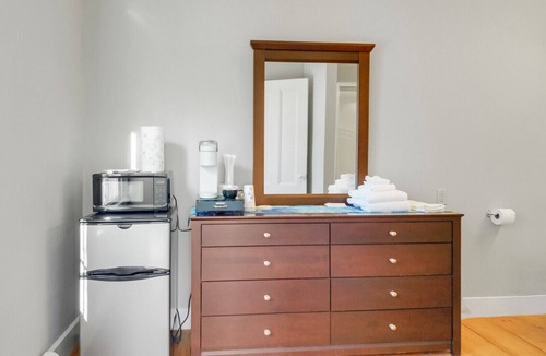 Boothbay Harbor Hotel | The Thistle Inn