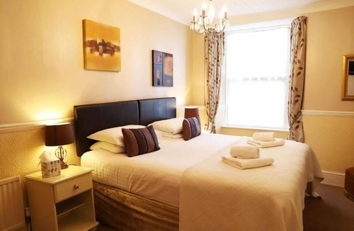 Teignmouth Bed & Breakfast | The Thornhill