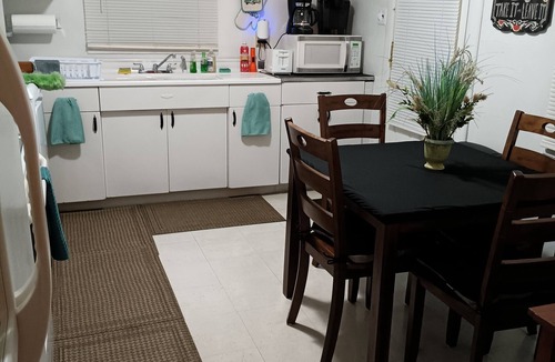 South Kansas City House | The Three C's.Calm, Classy & Comfortable!