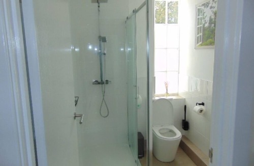 Loughborough Bed & Breakfast | The Three Crowns