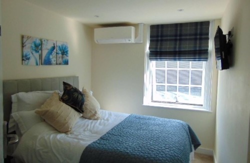 Loughborough Bed & Breakfast | The Three Crowns