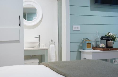 Bartlow Hotel | The Three Hills