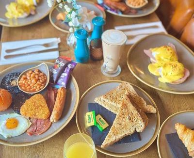 Stuckton Hotel | The Three Lions