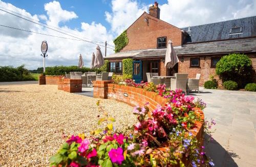 Stuckton Hotel | The Three Lions