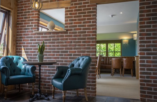 Stuckton Hotel | The Three Lions