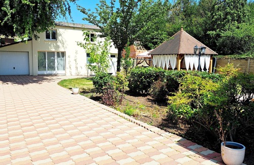 Les Breviaires Cottage | The three palm trees : Private garden, Hot tub