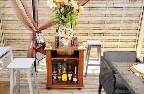 Les Breviaires Cottage | The three palm trees : Private garden, Hot tub