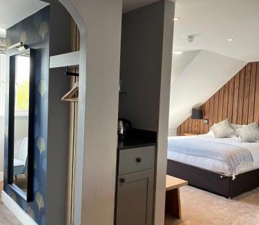 Mepal Bed & Breakfast | The Three Pickerels