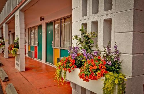Yamacraw Village Hotel | The Thunderbird Inn