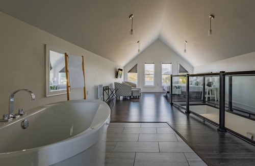 Norris Point Hotel | The Tides Inn