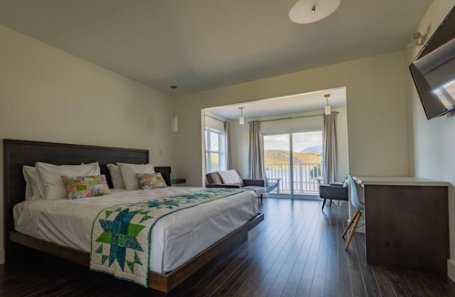 Norris Point Hotel | The Tides Inn