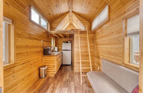 Hosford-Abernethy House | The Timber Nook Rustic Charm Walkable Location